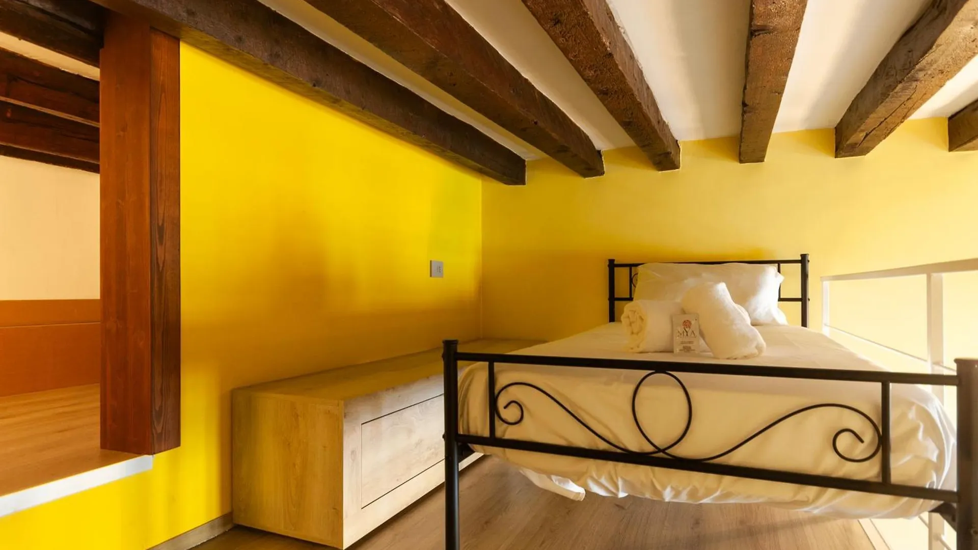 Youhosty - Nido Sui Navigli Milano Italien